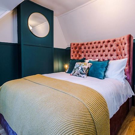 Exquisite Home In Windsor By Casa By Grace, Near Legoland, Perfect For Large Groups, Pet Friendly, Free Parking, Sleeps 7-9! מראה חיצוני תמונה