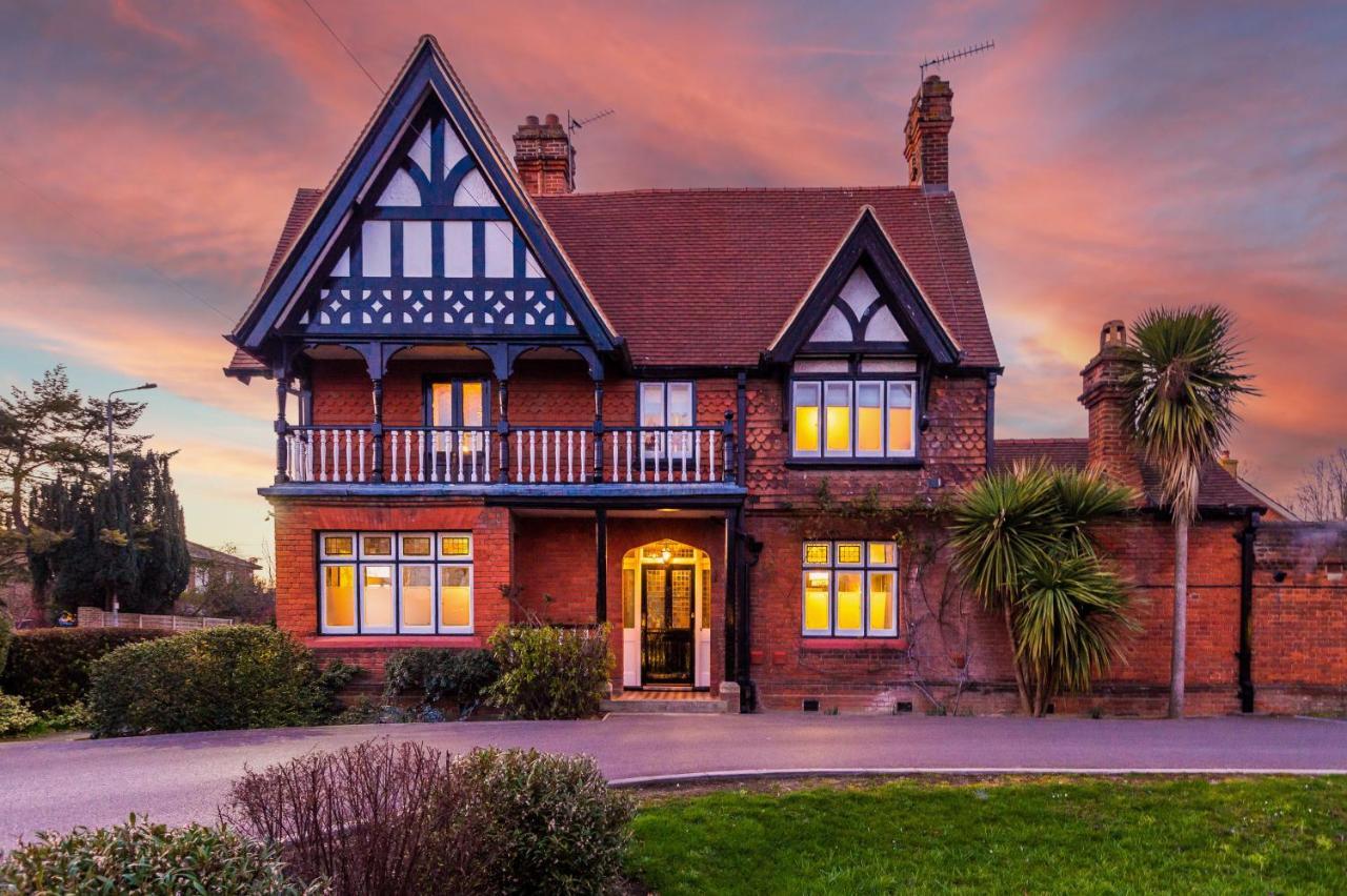 Exquisite Home In Windsor By Casa By Grace, Near Legoland, Perfect For Large Groups, Pet Friendly, Free Parking, Sleeps 7-9! מראה חיצוני תמונה