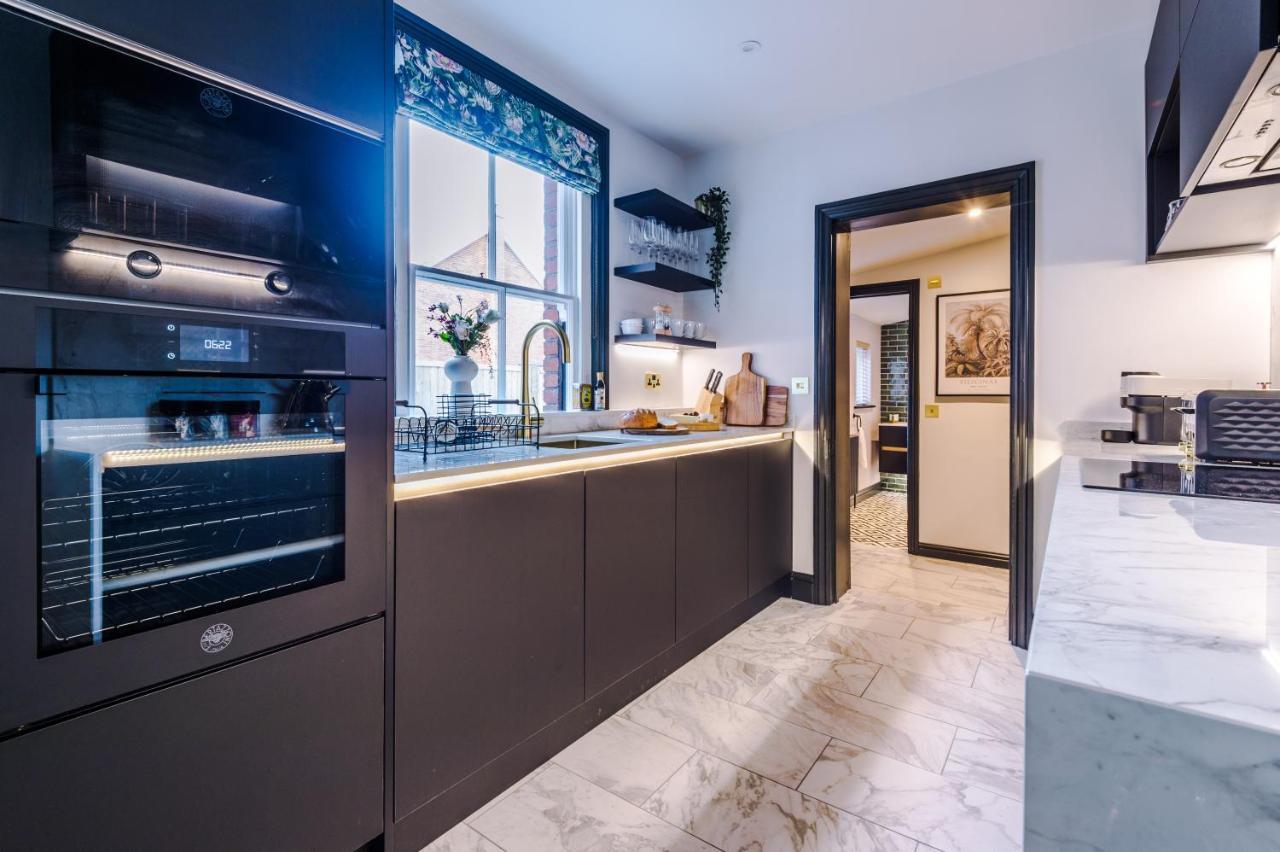 Exquisite Home In Windsor By Casa By Grace, Near Legoland, Perfect For Large Groups, Pet Friendly, Free Parking, Sleeps 7-9! מראה חיצוני תמונה